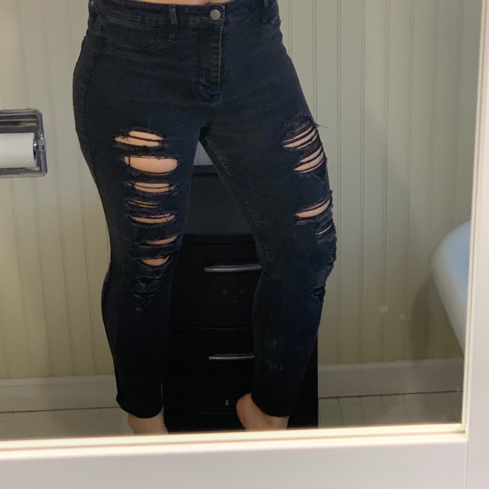 Two pairs of High rise Hollister cropped jeans 👖 - Picture 2 of 7